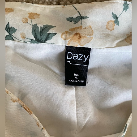 Woman’s medium-large clothing bundle - Picture 5 of 10